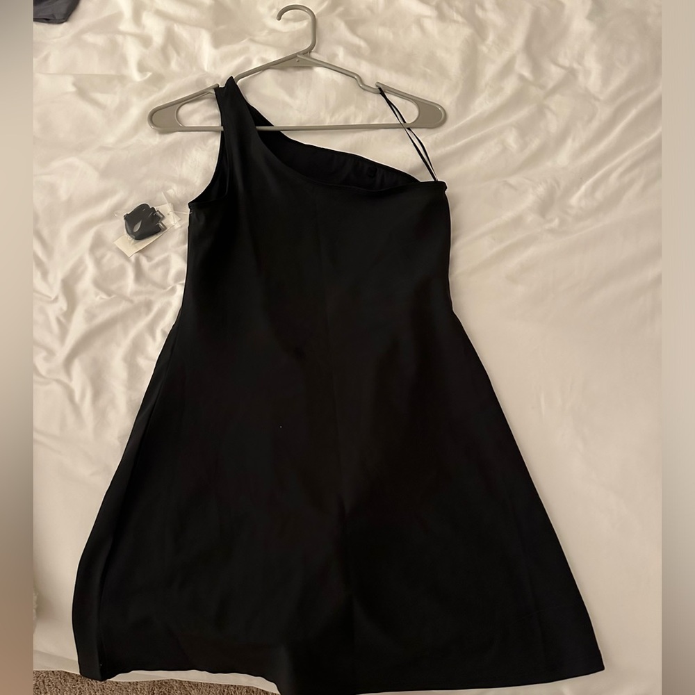 Abercrombie & Fitch black one shoulder traveler dress